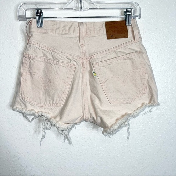 Levi’s 501 Women Size 25 Pale Pink Lemon Tag Button Fly Cut Off Jean Short - Picture 2 of 10